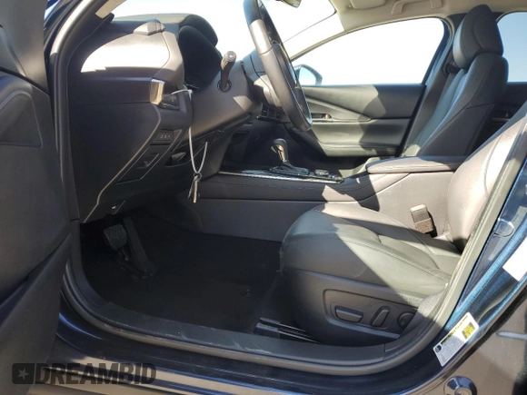 2021 Mazda CX-30 Preferred with VIN 3MVDMACL0MM271207, listed as a Copart auction lot 82536034 with 36,200 mi miles and Salvage Title. Bid and sale history available at DreamBid. Image 7.