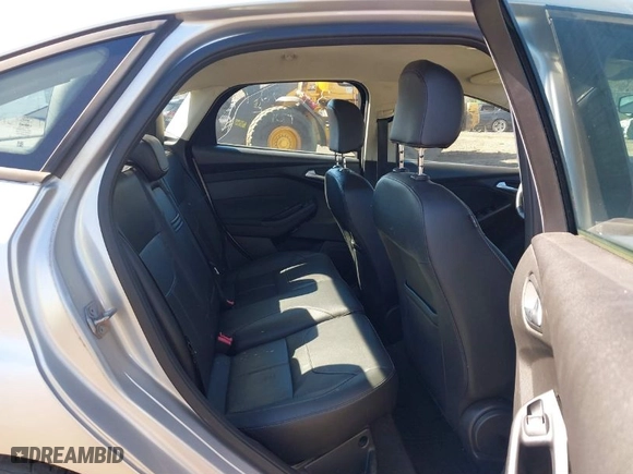 2015 Ford Focus SE with VIN 1FADP3F28FL292663, listed as a IAAI auction lot 41865686 with 999,999 mi miles. Bid and sale history available at carsss.com. Image 8.
