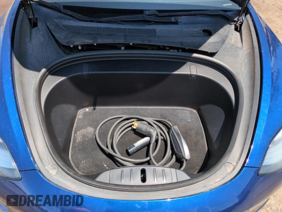 2018 Tesla Model 3 Long Range Battery z VIN 5YJ3E1EBXJF146469, wystawiony jako Copart lot #60101515 z przebiegiem 131 507 mil mil oraz Czysty tytuł • Clean title. Historia ofert i sprzedaży dostępna na DreamBid. Obrazek 11.