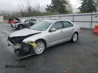 2010 Ford Fusion Hybrid z VIN 3FADP0L30AR122805, wystawiony jako Copart lot #52276255 z przebiegiem 146 073 mil mil oraz Szkody całkowita. Historia ofert i sprzedaży dostępna na DreamBid. Obrazek 1.