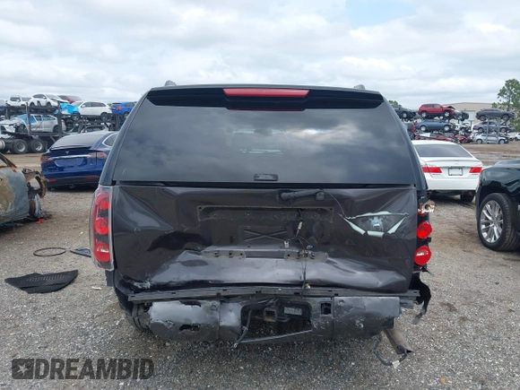 2011 GMC Yukon XL Denali with VIN 1GKS1MEF8BR279940, listed as a IAAI auction lot 41971157 with 218,597 mi miles. Bid and sale history available at carsss.com. Image 16.