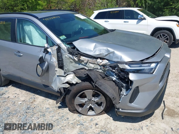 2022 Toyota RAV4 Hybrid XLE z VIN 2T3RWRFV9NW130410, wystawiony jako IAAI lot #42228113 z przebiegiem 32 672 mil mil oraz . Historia ofert i sprzedaży dostępna na DreamBid. Obrazek 6.