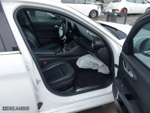 2019 Alfa Romeo Giulia with VIN ZARFAMANXK7600498, listed as a IAAI auction lot 41777643 with 100,492 mi miles. Bid and sale history available at carsss.com. Image 5.