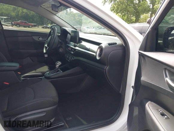 2021 Kia Forte LXS z VIN 3KPF24AD5ME331800, wystawiony jako IAAI lot #42505141 z przebiegiem 89 236 mil mil oraz . Historia ofert i sprzedaży dostępna na DreamBid. Obrazek 5.