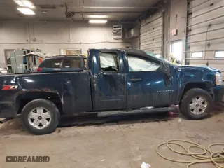 2011 Chevrolet Silverado 1500 LT with VIN 1GCRCSE06BZ361721, listed as a IAAI auction lot 41335106 with 283,753 mi miles. Bid and sale history available at carsss.com. Image 14.