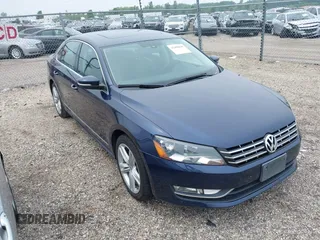 2014 Volkswagen Passat SE z VIN 1VWBN7A33EC085317, wystawiony jako IAAI lot #42400049 z przebiegiem 134 609 mil mil oraz . Historia ofert i sprzedaży dostępna na DreamBid. Obrazek 1.