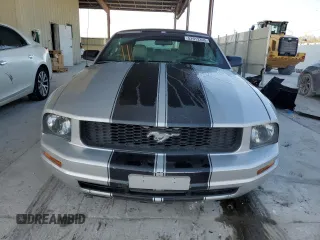 2005 Ford Mustang Deluxe with VIN 1ZVFT84N155186984, listed as a Copart auction lot 52913395 with 264,052 mi miles and Salvage Title. Bid and sale history available at carsss.com. Image 5.