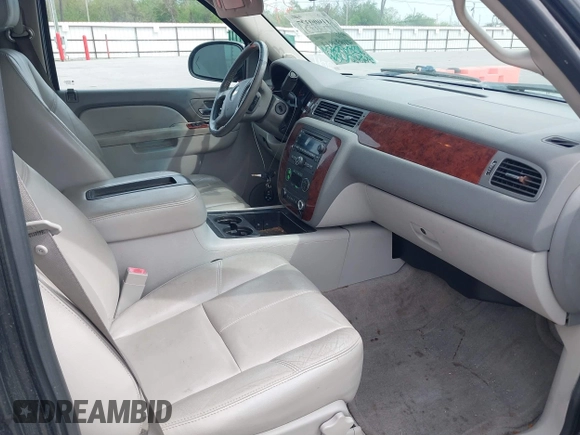2011 Chevrolet Suburban LT with VIN 1GNSCJE03BR255374, listed as a IAAI auction lot 41909327 with 279,698 mi miles. Bid and sale history available at carsss.com. Image 5.