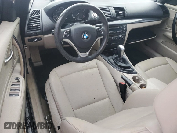2013 BMW 1 Series 128i z VIN WBAUL7C54DVU10072, wystawiony jako Copart lot #73754044 z przebiegiem Nie podano mil oraz Nie do naprawy • Non repairable. Historia ofert i sprzedaży dostępna na DreamBid. Obrazek 8.