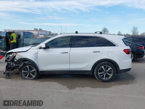 2019 Kia Sorento EX V6 with VIN 5XYPHDA5XKG507641, listed as a IAAI auction lot 41655933 with 171,136 mi miles. Bid and sale history available at carsss.com. Image 14.