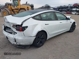 2022 Tesla Model 3 Long Range z VIN 5YJ3E1EB9NF115364, wystawiony jako IAAI lot #41618947 z przebiegiem 58 196 mil mil oraz . Historia ofert i sprzedaży dostępna na DreamBid. Obrazek 4.
