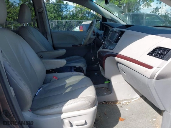 2012 Toyota Sienna XLE AAS with VIN 5TDYK3DC8CS178369, listed as a IAAI auction lot 41803184 with 249,587 mi miles. Bid and sale history available at carsss.com. Image 5.