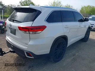 2018 Toyota Highlander Limited with VIN 5TDDZRFH1JS860254, listed as a IAAI auction lot 42263546 with 55,822 mi miles and . Bid and sale history available at DreamBid. Image 4.