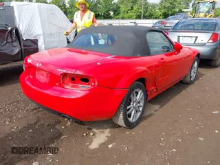 2011 Mazda MX-5 Miata Sport z VIN JM1NC2JF7B0218824, wystawiony jako IAAI lot #42675310 z przebiegiem 137 493 mil mil oraz . Historia ofert i sprzedaży dostępna na DreamBid. Obrazek 4.