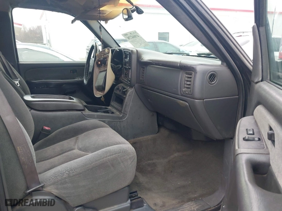 2003 Chevrolet Silverado 1500 LS with VIN 2GCEC19T131315205, listed as a IAAI auction lot 41804738 with 207,940 mi miles. Bid and sale history available at carsss.com. Image 5.