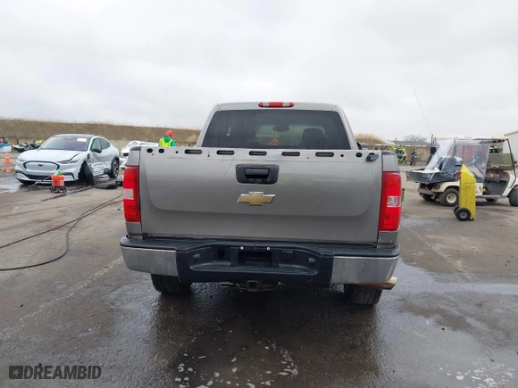 2007 Chevrolet Silverado 1500 LTZ with VIN 2GCEK13M571637081, listed as a IAAI auction lot 41085702 with 202,998 mi miles. Bid and sale history available at carsss.com. Image 17.