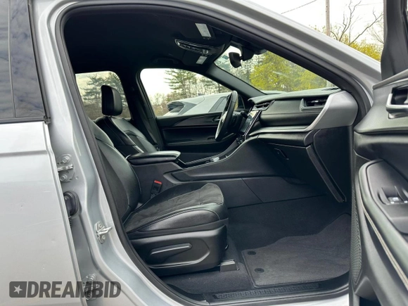 2023 Jeep Grand Cherokee Altitude z VIN 1C4RJKAG7P8886213, wystawiony jako Copart lot #55953755 z przebiegiem 36 872 mil mil oraz Czysty tytuł • Clean title. Historia ofert i sprzedaży dostępna na DreamBid. Obrazek 6.