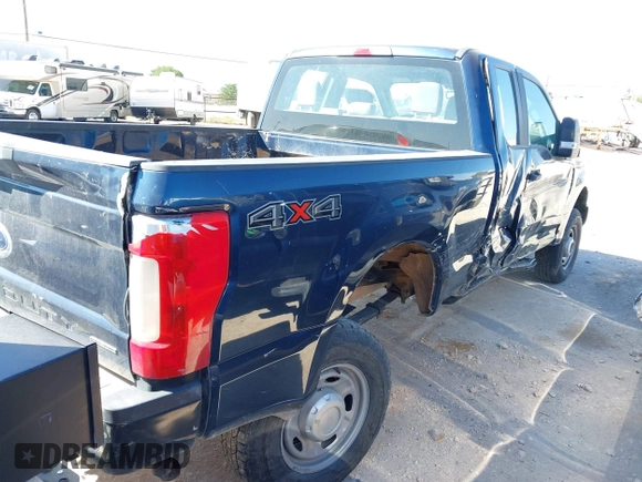 2018 Ford F-250 XL with VIN 1FT7X2B68JEB42589, listed as a IAAI auction lot 42105402 with 295,044 mi miles and . Bid and sale history available at DreamBid. Image 4.