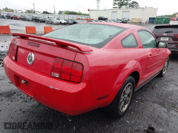 2005 Ford Mustang Deluxe with VIN 1ZVFT80NX55170109, listed as a IAAI auction lot 41981308 with 84,419 mi miles. Bid and sale history available at carsss.com. Image 4.