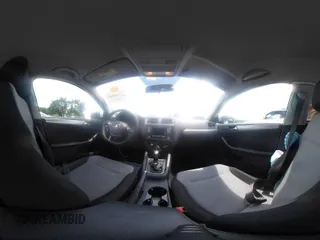 2017 Volkswagen Jetta S z VIN 3VW2B7AJ8HM242804, wystawiony jako IAAI lot #42595566 z przebiegiem 96 551 mil mil oraz . Historia ofert i sprzedaży dostępna na DreamBid. Obrazek 20.