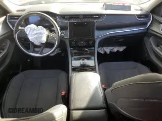 2023 Jeep Grand Cherokee Laredo z VIN 1C4RJKAG7P8832393, wystawiony jako Copart lot #50940045 z przebiegiem 31 405 mil mil oraz Szkoda całkowita • Salvage title. Historia ofert i sprzedaży dostępna na DreamBid. Obrazek 8.