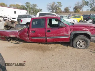 2004 Chevrolet Silverado 2500 LT z VIN 1GCGK23U04F185494, wystawiony jako IAAI lot #40544442 z przebiegiem Nie podano mil oraz . Historia ofert i sprzedaży dostępna na DreamBid. Obrazek 14.