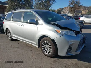 2020 Toyota Sienna XLE Auto Access Seat with VIN 5TDYZ3DC0LS049229, listed as a IAAI auction lot 41635807 with 102,674 mi miles. Bid and sale history available at carsss.com. Image 1.