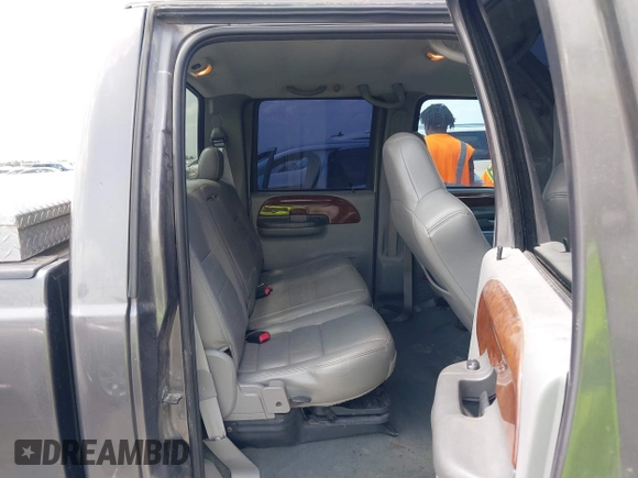 2004 Ford F-350 with VIN 1FTSW30P34EB82548, listed as a IAAI auction lot 42563477 with 186,941 mi miles and . Bid and sale history available at DreamBid. Image 8.