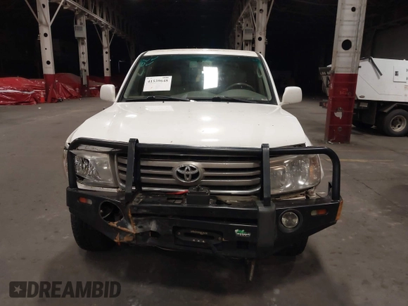 2006 Toyota Land Cruiser with VIN JTEHT05J562097054, listed as a IAAI auction lot 41539648 with 286,946 mi miles. Bid and sale history available at carsss.com. Image 12.