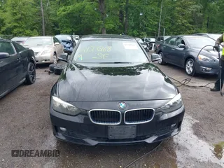 2013 BMW 3 Series 320i xDrive с VIN WBA3C3C55DF982704, выставлен на аукционе IAAI как лот 42129268 с пробегом 112 318 миль миль и . История ставок и продаж доступна на DreamBid. Изображение 12.