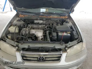 2001 Toyota Camry CE z VIN 4T1BG22K11U784435, wystawiony jako Copart lot #57150025 z przebiegiem 32 777 mil mil oraz Czysty tytuł • Clean title. Historia ofert i sprzedaży dostępna na DreamBid. Obrazek 11.
