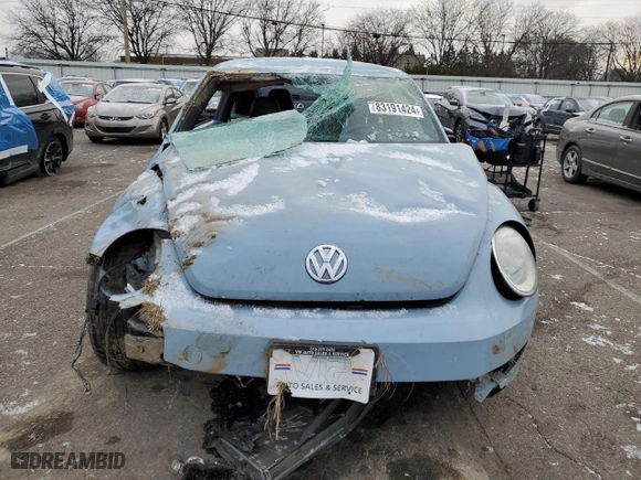 2012 Volkswagen Beetle 2.5L PZEV with VIN 3VWJP7AT7CM600921, listed as a Copart auction lot 83191424 with 0 mi miles and Salvage Title. Bid and sale history available at carsss.com. Image 5.