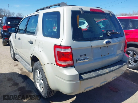 2008 Ford Escape XLS с VIN 1FMCU92ZX8KC32439, выставлен на аукционе IAAI как лот 41793317 с пробегом 115 831 миль миль и . История ставок и продаж доступна на DreamBid. Изображение 3.