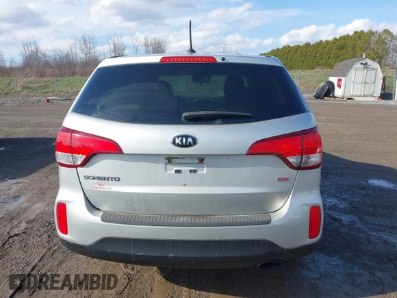 2015 Kia Sorento LX with VIN 5XYKTCA66FG572715, listed as a IAAI auction lot 41995613 with 142,160 mi miles. Bid and sale history available at carsss.com. Image 17.