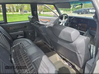 1989 Chevrolet Caprice z VIN 1G1BU51E8KA111809, wystawiony jako IAAI lot #42298235 z przebiegiem 89 139 mil mil oraz . Historia ofert i sprzedaży dostępna na DreamBid. Obrazek 7.