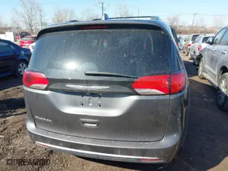 2020 Chrysler Pacifica Touring L with VIN 2C4RC1BG4LR285276, listed as a IAAI auction lot 41775858 with 127,190 mi miles. Bid and sale history available at carsss.com. Image 17.