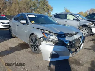 2022 Nissan Altima 2.5 SV with VIN 1N4BL4DV9NN380713, listed as a IAAI auction lot 40727975 with 47,896 mi miles. Bid and sale history available at carsss.com. Image 1.