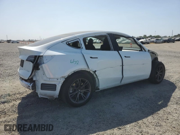 2024 Tesla Model Y Long Range with VIN 7SAYGAEE2RF103110, listed as a Copart auction lot 59422975 with 13,572 mi miles and Salvage title. Bid and sale history available at DreamBid. Image 3.
