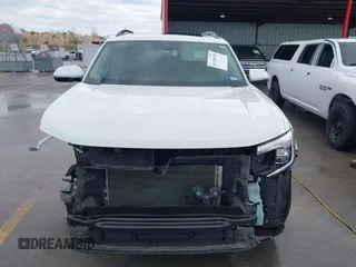 2024 Volkswagen Atlas SE z VIN 1V2JR2CA3RC508659, wystawiony jako IAAI lot #41430628 z przebiegiem 23 139 mil mil oraz . Historia ofert i sprzedaży dostępna na DreamBid. Obrazek 13.