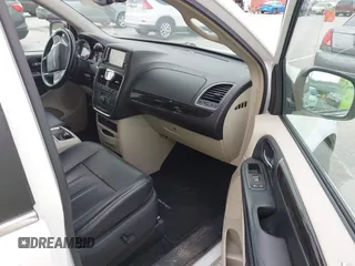 2015 Chrysler Town & Country Touring-L with VIN 2C4RC1CG9FR573863, listed as a IAAI auction lot 42036034 with 141,390 mi miles. Bid and sale history available at carsss.com. Image 5.