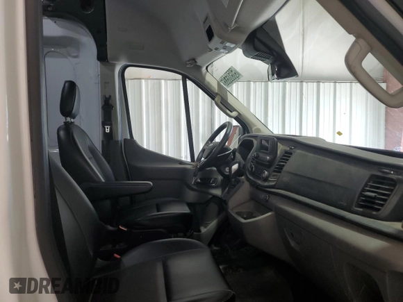 2022 Ford Transit Cargo z VIN 1FTBR3X87NKA83224, wystawiony jako Copart lot #50586535 z przebiegiem 34 842 mil mil oraz Czysty tytuł • Clean title. Historia ofert i sprzedaży dostępna na DreamBid. Obrazek 11.