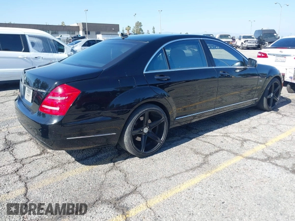 2012 Mercedes-Benz S 550 z VIN WDDNG7DB1CA479328, wystawiony jako IAAI lot #42271450 z przebiegiem Nie podano mil oraz . Historia ofert i sprzedaży dostępna na DreamBid. Obrazek 4.