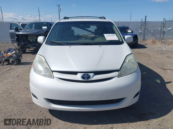 2008 Toyota Sienna XLE z VIN 5TDZK22C98S195819, wystawiony jako IAAI lot #42082880 z przebiegiem 174 319 mil mil oraz . Historia ofert i sprzedaży dostępna na DreamBid. Obrazek 12.