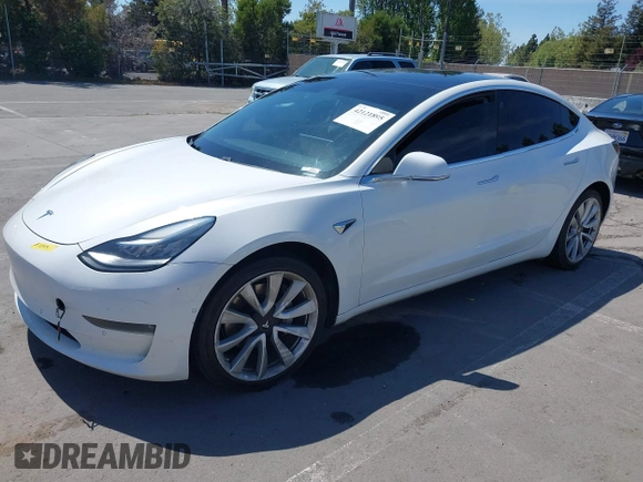 2020 Tesla Model 3 Long Range z VIN 5YJ3E1EB3LF621348, wystawiony jako IAAI lot #42121895 z przebiegiem Nie podano mil oraz . Historia ofert i sprzedaży dostępna na DreamBid. Obrazek 2.