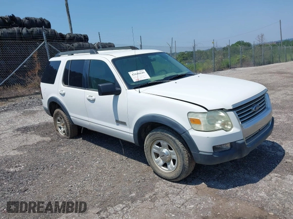 2007 Ford Explorer XLT z VIN 1FMEU63E57UA47477, wystawiony jako IAAI lot #42646649 z przebiegiem 33 296 mil mil oraz . Historia ofert i sprzedaży dostępna na DreamBid. Obrazek 1.