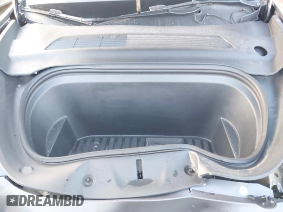 2021 Tesla Model Y Standard Range z VIN 5YJYGDED4MF121963, wystawiony jako IAAI lot #41490477 z przebiegiem 41 941 mil mil oraz . Historia ofert i sprzedaży dostępna na DreamBid. Obrazek 10.