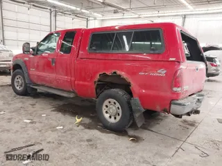 2005 Ford Super Duty F-250 XL with VIN 1FTSX21P35EA21043, listed as a IAAI auction lot 41348530 with 133,202 mi miles. Bid and sale history available at carsss.com. Image 3.