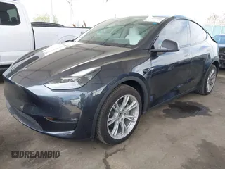2024 Tesla Model Y Long Range z VIN 7SAYGDEE2RF069588, wystawiony jako IAAI lot #42024180 z przebiegiem 13 230 mil mil oraz . Historia ofert i sprzedaży dostępna na DreamBid. Obrazek 2.