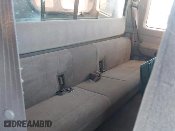 1995 Ford F-250 HD with VIN 1FTHX26G9SKB88703, listed as a IAAI auction lot 42119055 with 313,363 mi miles. Bid and sale history available at carsss.com. Image 8.
