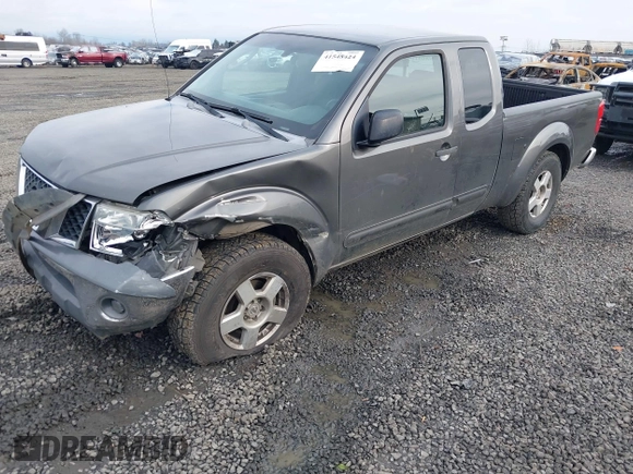 2007 Nissan Frontier SE z VIN 1N6AD06U97C442798, wystawiony jako IAAI lot #41548424 z przebiegiem 230 153 mil mil oraz . Historia ofert i sprzedaży dostępna na DreamBid. Obrazek 18.